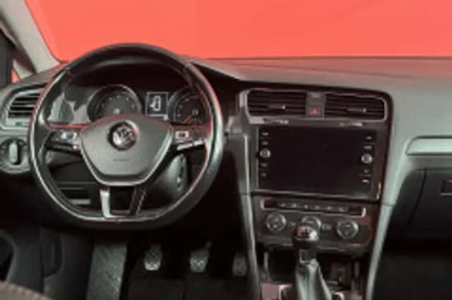 Volkswagen Golf (2024) thumbnail 4