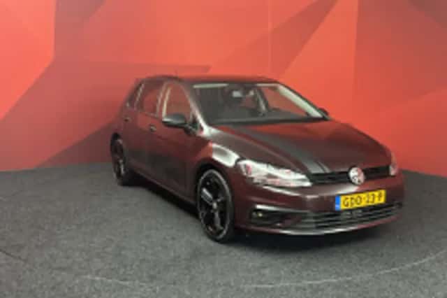 Volkswagen Golf (2024) thumbnail 5