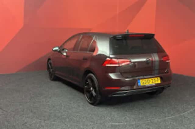 Volkswagen Golf (2024) thumbnail 6