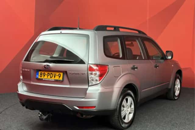 Subaru Forester (2011) thumbnail 2
