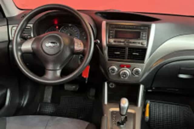 Subaru Forester (2011) thumbnail 4