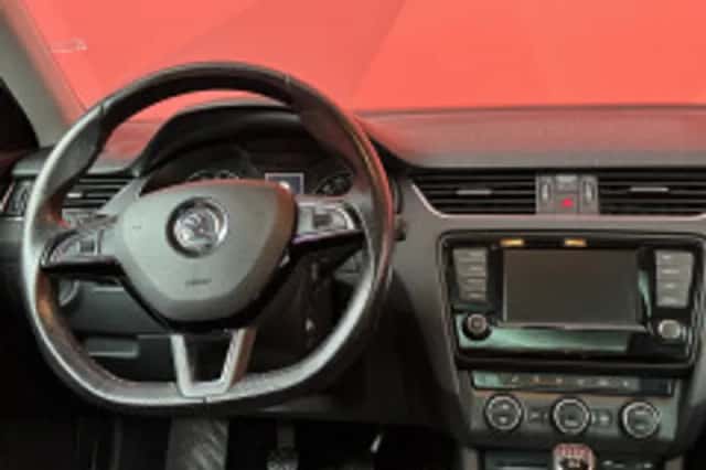 Škoda Octavia (2017) thumbnail 4