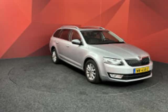 Škoda Octavia (2017) thumbnail 5
