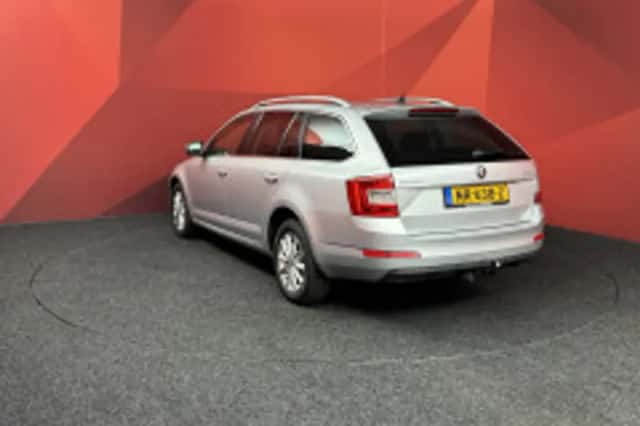 Škoda Octavia (2017) thumbnail 6