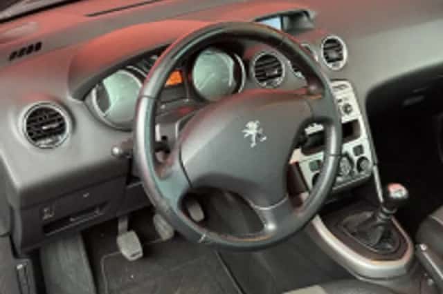 Peugeot 308 (2011) thumbnail 3