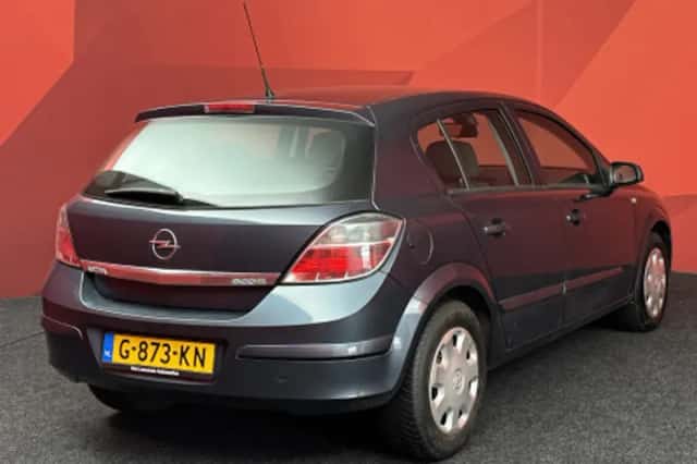 Opel Astra (2019) thumbnail 2
