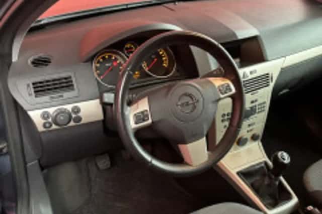 Opel Astra (2019) thumbnail 3