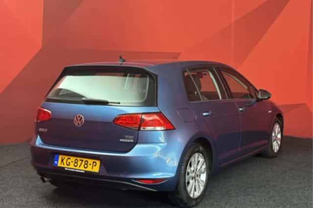 Volkswagen Golf (2016) thumbnail 2