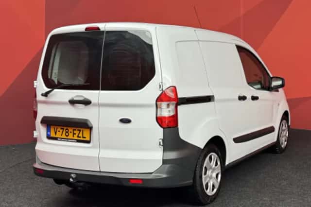 Ford Transit Courier (2024) thumbnail 2