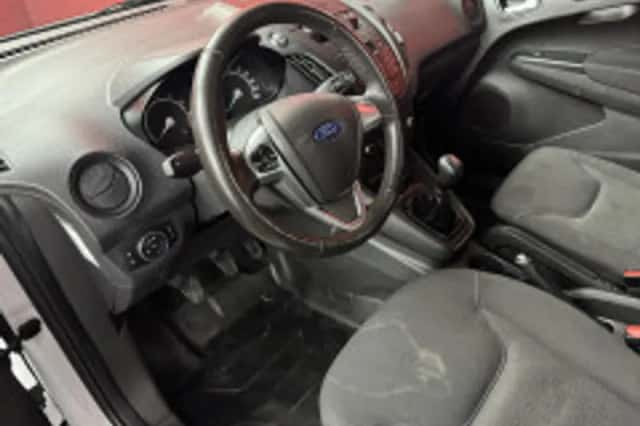 Ford Transit Courier (2024) thumbnail 4