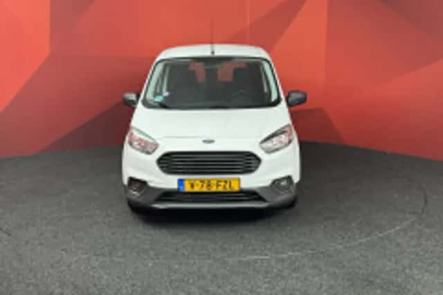 Ford Transit Courier (2024) thumbnail 6