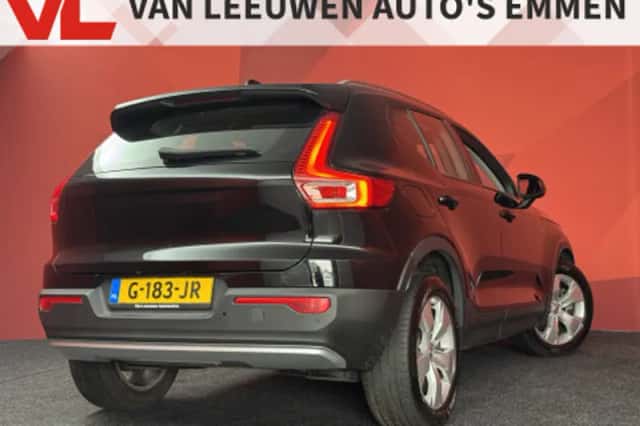 Volvo XC40 (2019) thumbnail 2