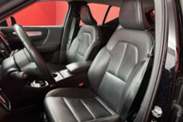 Volvo XC40 (2019) thumbnail 4
