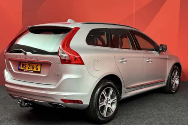 Volvo XC60 (2018) thumbnail 2