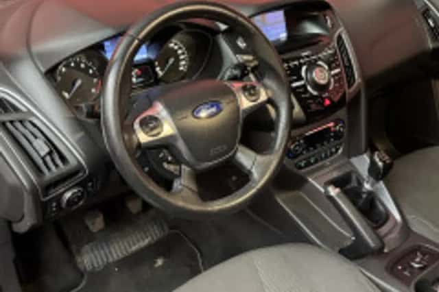 Ford Focus (2018) thumbnail 3