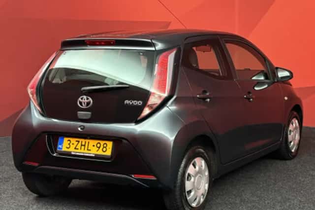 Toyota Aygo (2015) thumbnail 2