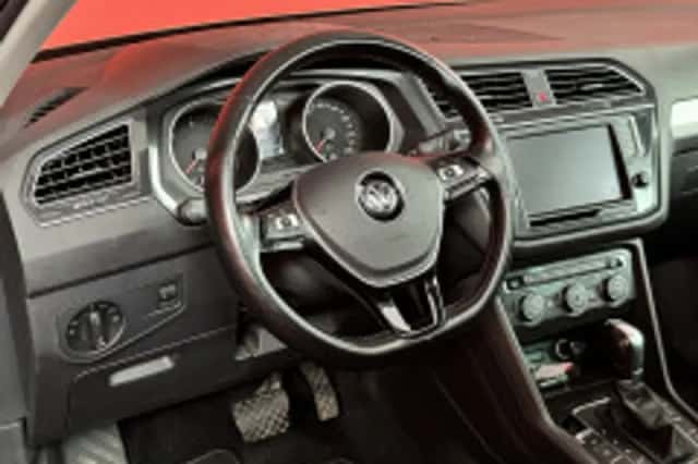 Volkswagen Tiguan (2017) thumbnail 3