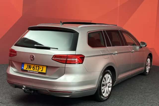 Volkswagen Passat (2016) thumbnail 2