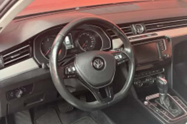 Volkswagen Passat (2016) thumbnail 3