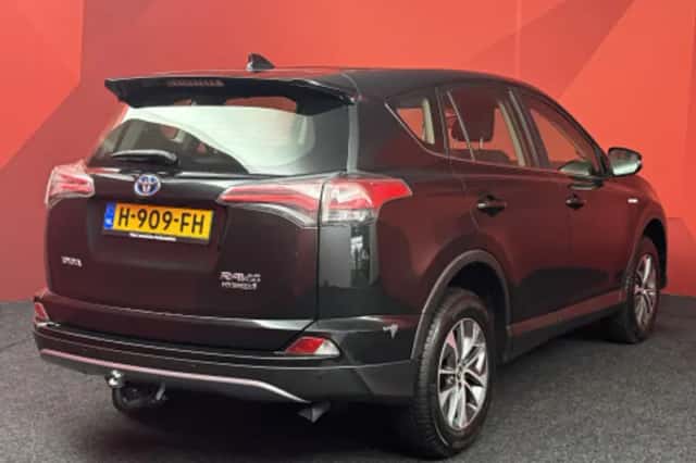 Toyota RAV4 (2020) thumbnail 2