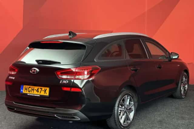 Hyundai i30 (2023) thumbnail 2