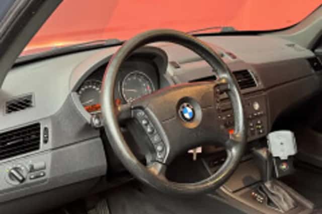 BMW X3 (2004) thumbnail 3