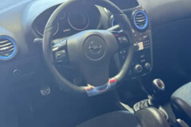 Opel Corsa (2011) thumbnail 3