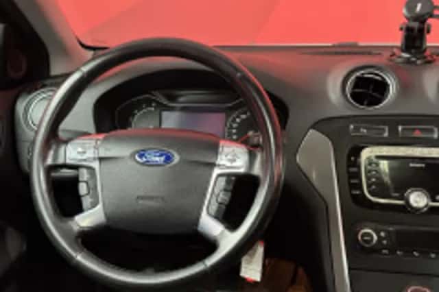 Ford Mondeo (2010) thumbnail 4