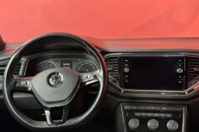 Volkswagen T-Roc (2021) thumbnail 3