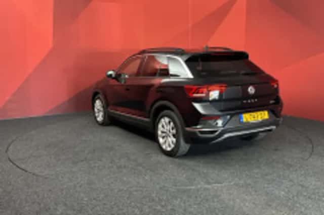 Volkswagen T-Roc (2021) thumbnail 5