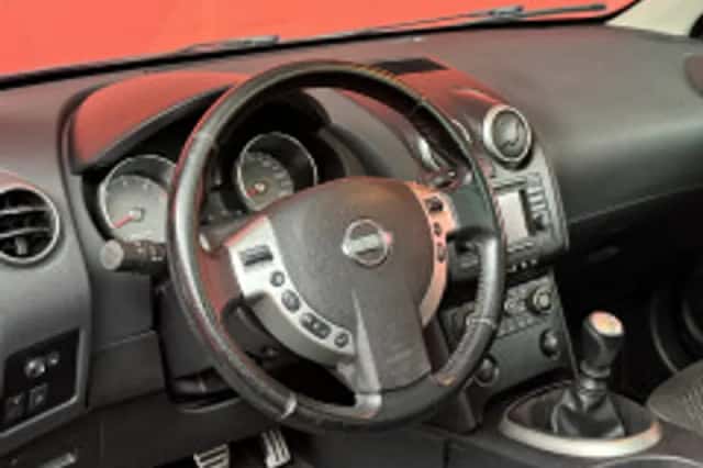 Nissan Qashqai (2009) thumbnail 4