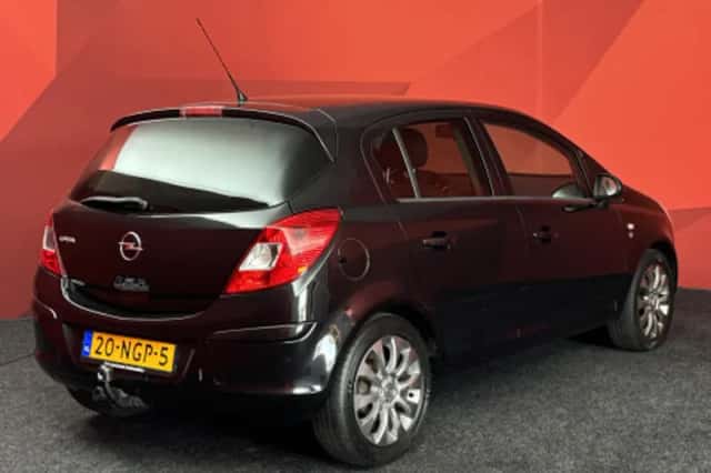 Opel Corsa (2010) thumbnail 2