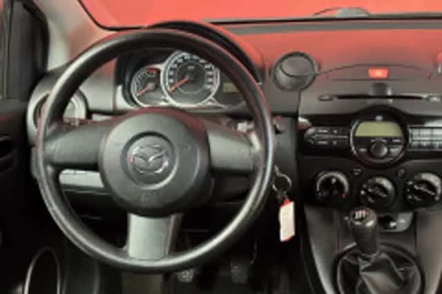 Mazda 2 (2011) thumbnail 4