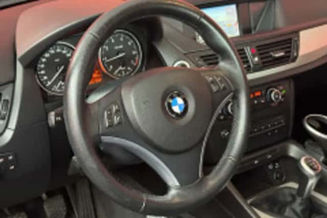 BMW X1 (2011) thumbnail 3