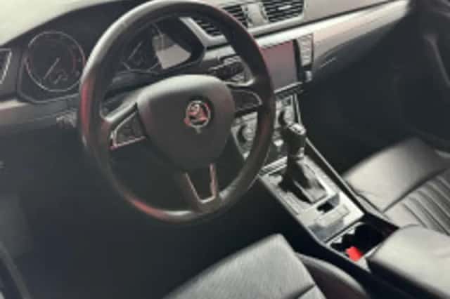Škoda Superb (2015) thumbnail 3