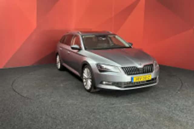 Škoda Superb (2015) thumbnail 5