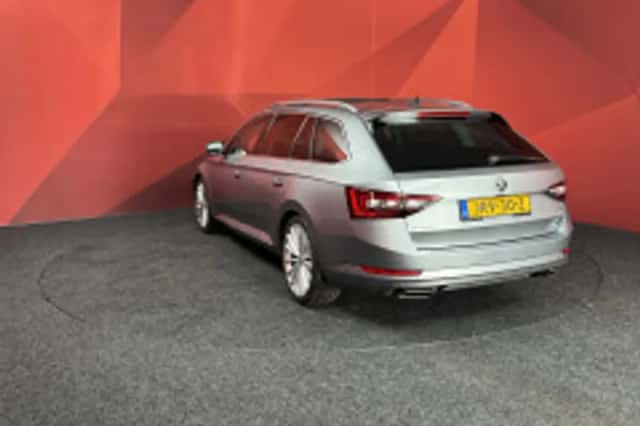 Škoda Superb (2015) thumbnail 6