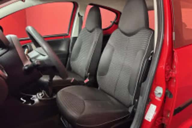 Peugeot 107 (2012) thumbnail 4