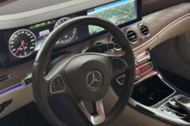 Mercedes-Benz E-Klasse (2016) thumbnail 3
