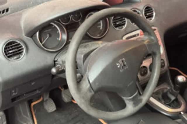 Peugeot 308 (2015) thumbnail 4