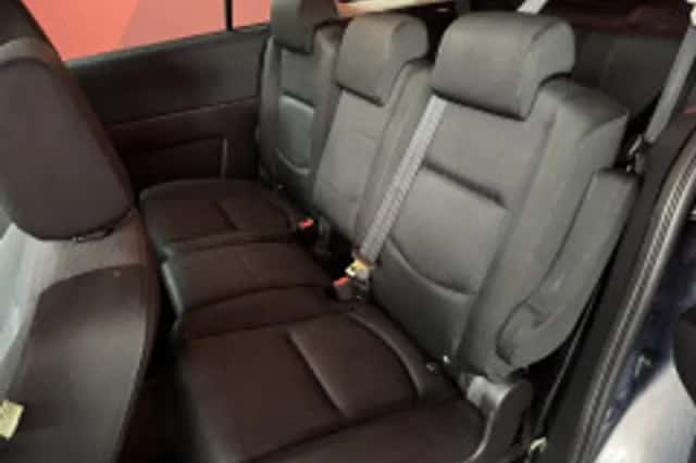 Mazda 5 (2010) thumbnail 5
