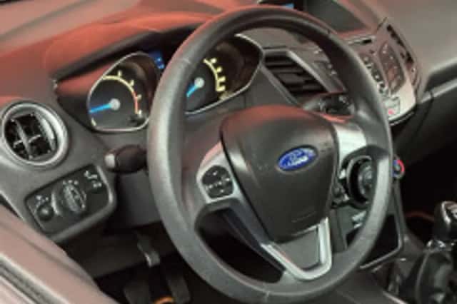 Ford Fiesta (2013) thumbnail 3