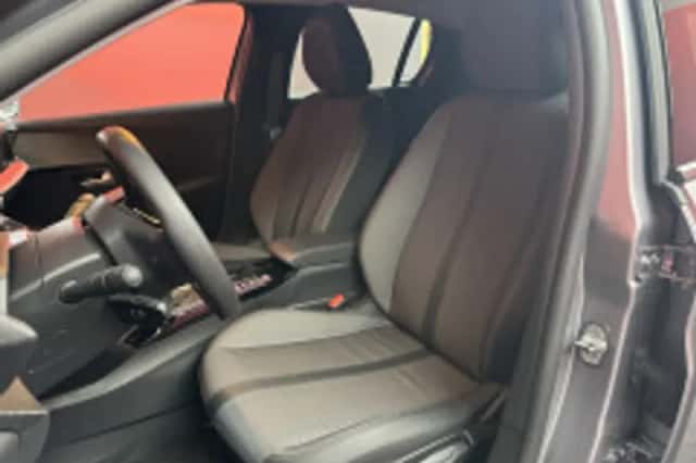 Peugeot 208 (2023) thumbnail 4