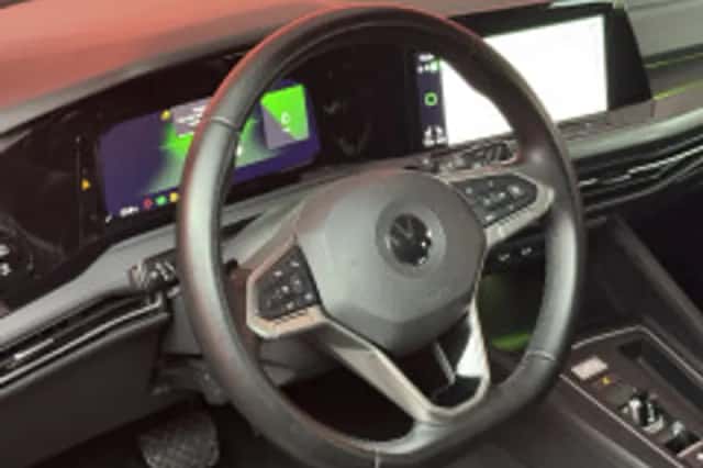 Volkswagen Golf (2023) thumbnail 3