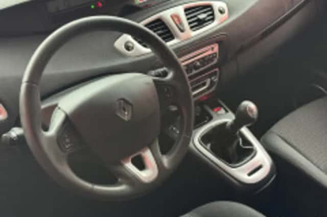 Renault Scénic (2010) thumbnail 3