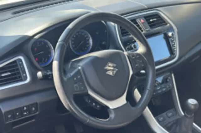 Suzuki S-cross (2014) thumbnail 4