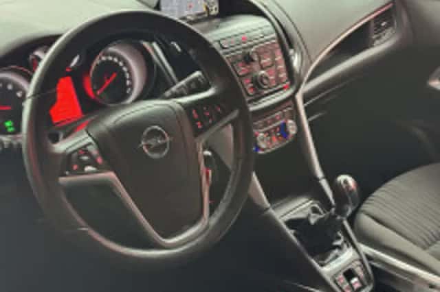 Opel Zafira Tourer (2014) thumbnail 3