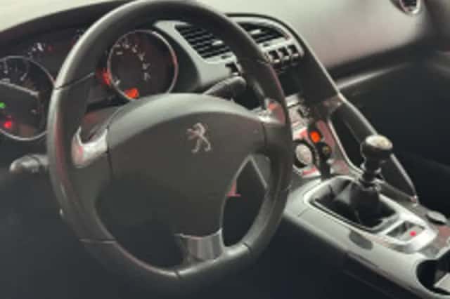 Peugeot 3008 (2016) thumbnail 3