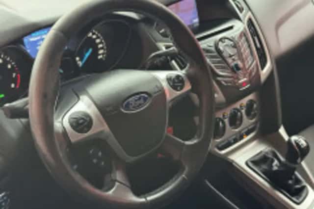 Ford Focus (2014) thumbnail 3