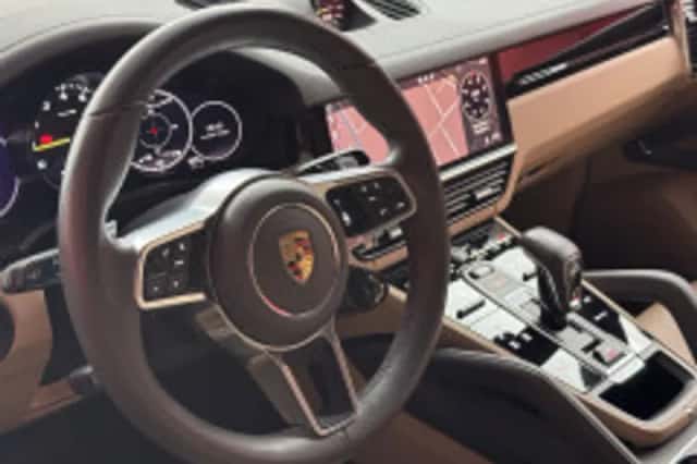 Porsche Cayenne (2021) thumbnail 3